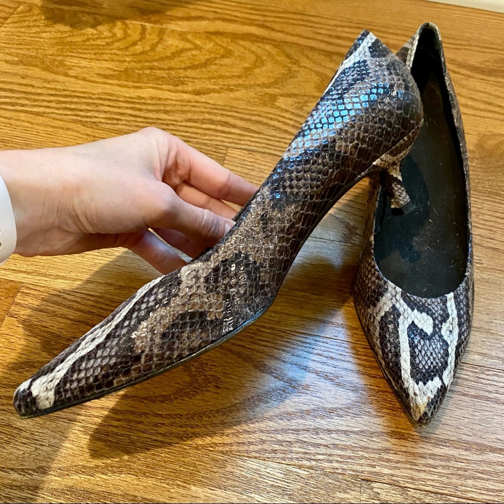 Stuart Weitzman Gray Python Kitten Heels Size 9 - image 3